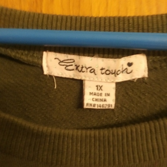 🎉 Super Cute Sweater with patches! - Picture 4 of 5